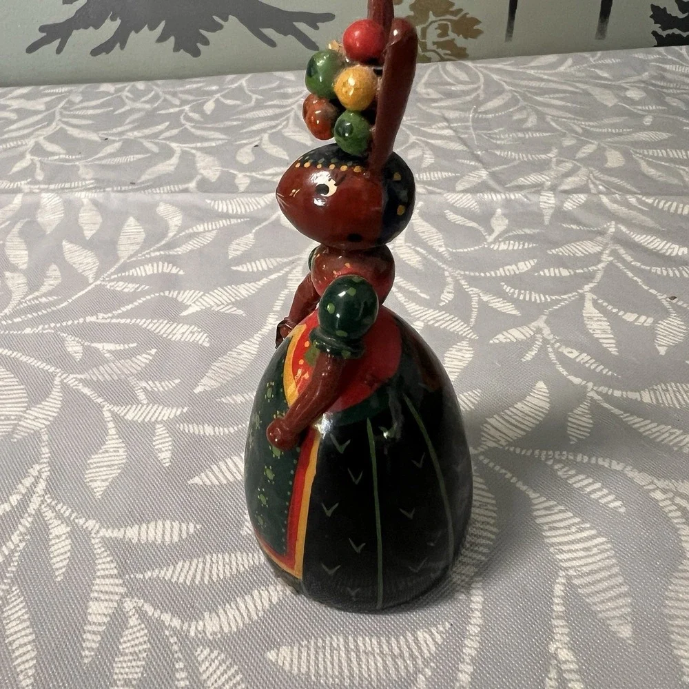 Vntg Erzgebirge-style hand-painted wood figurine of a‎ lady rabbit 5.5